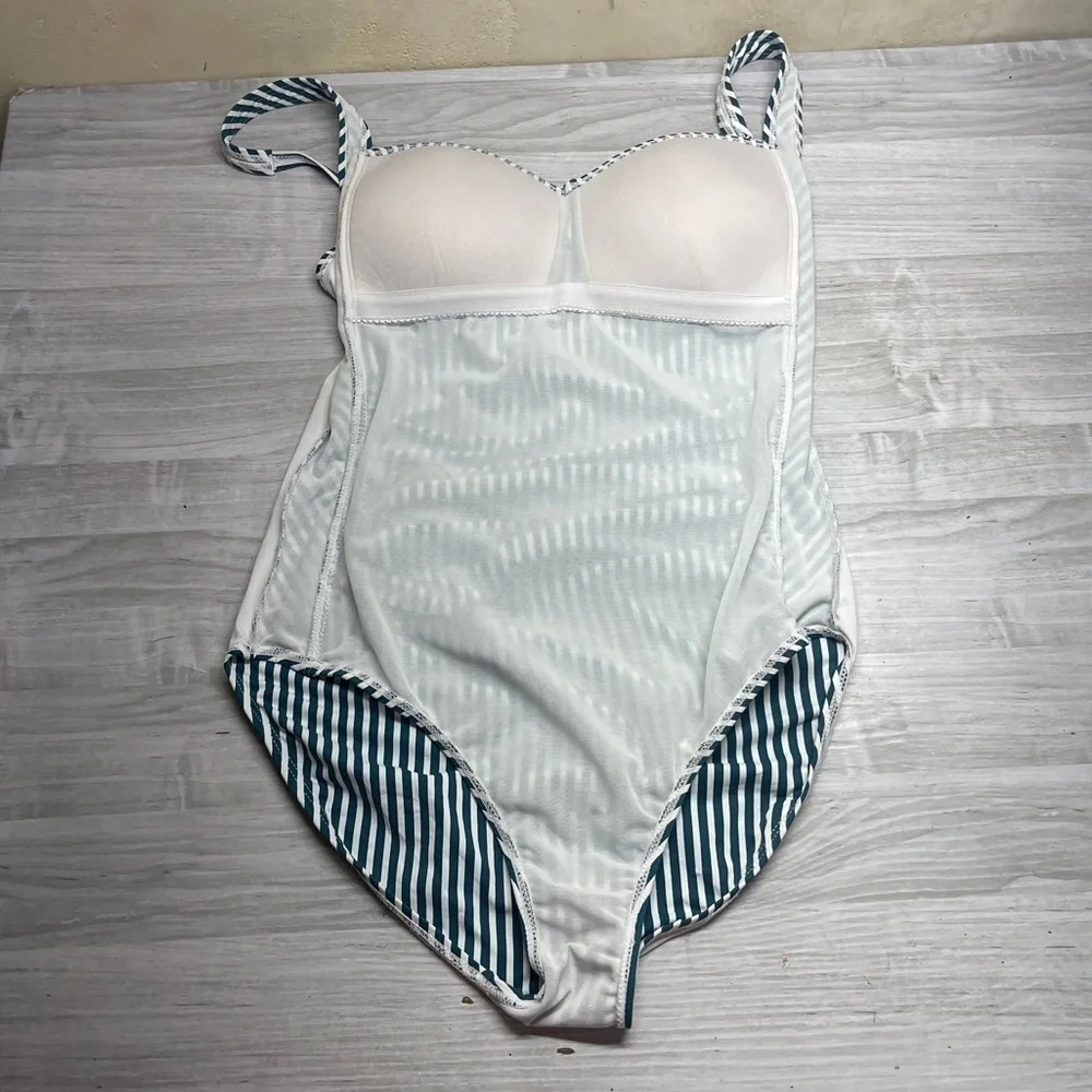 Nip Tuck Swim Stripped Multi Fit Cup One Piece Swimsuit Women’s Size 10